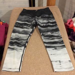 Prana black, white, gray patterned capris size XS